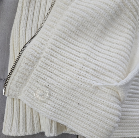 Banana Republic Elegant Cream Sweater Size XL - Picture 8 of 9